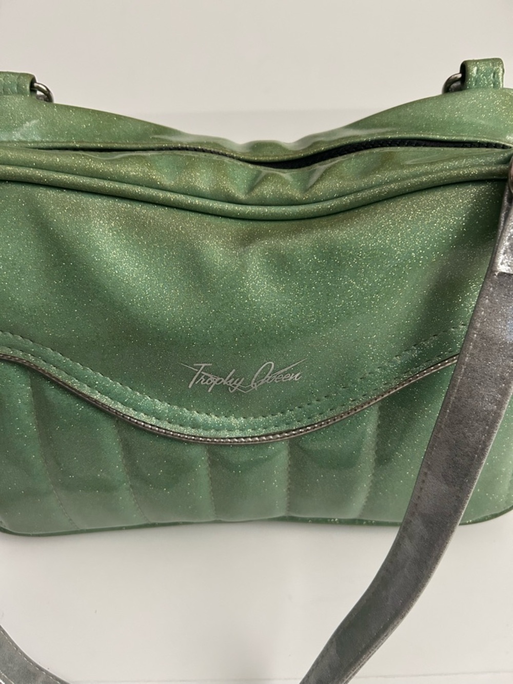 Trophy Queen Green Shoulder Bag with Silver Handles - Picture 2 of 12